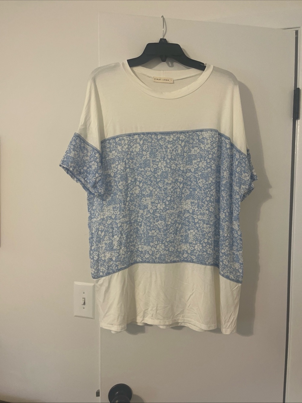 First Look Woman’s Short Sleeve Top Nwot Size XL